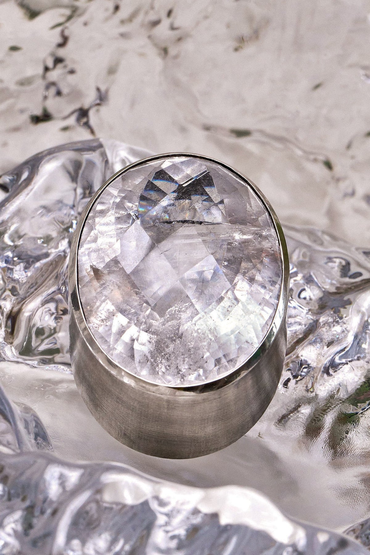 Oval Colossus Ring in Striated Crystal (Silver)